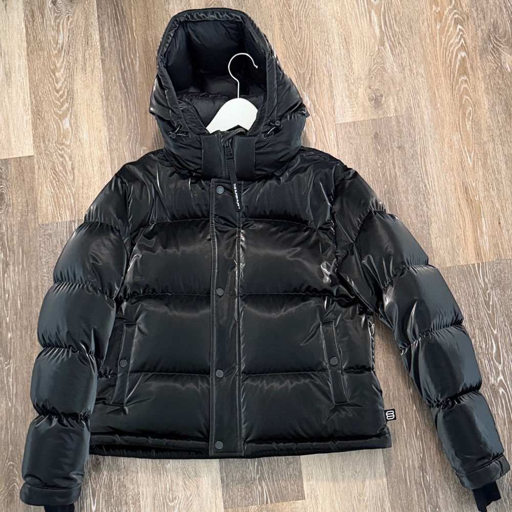 Aritzia Glossy Black Puffer Jacket